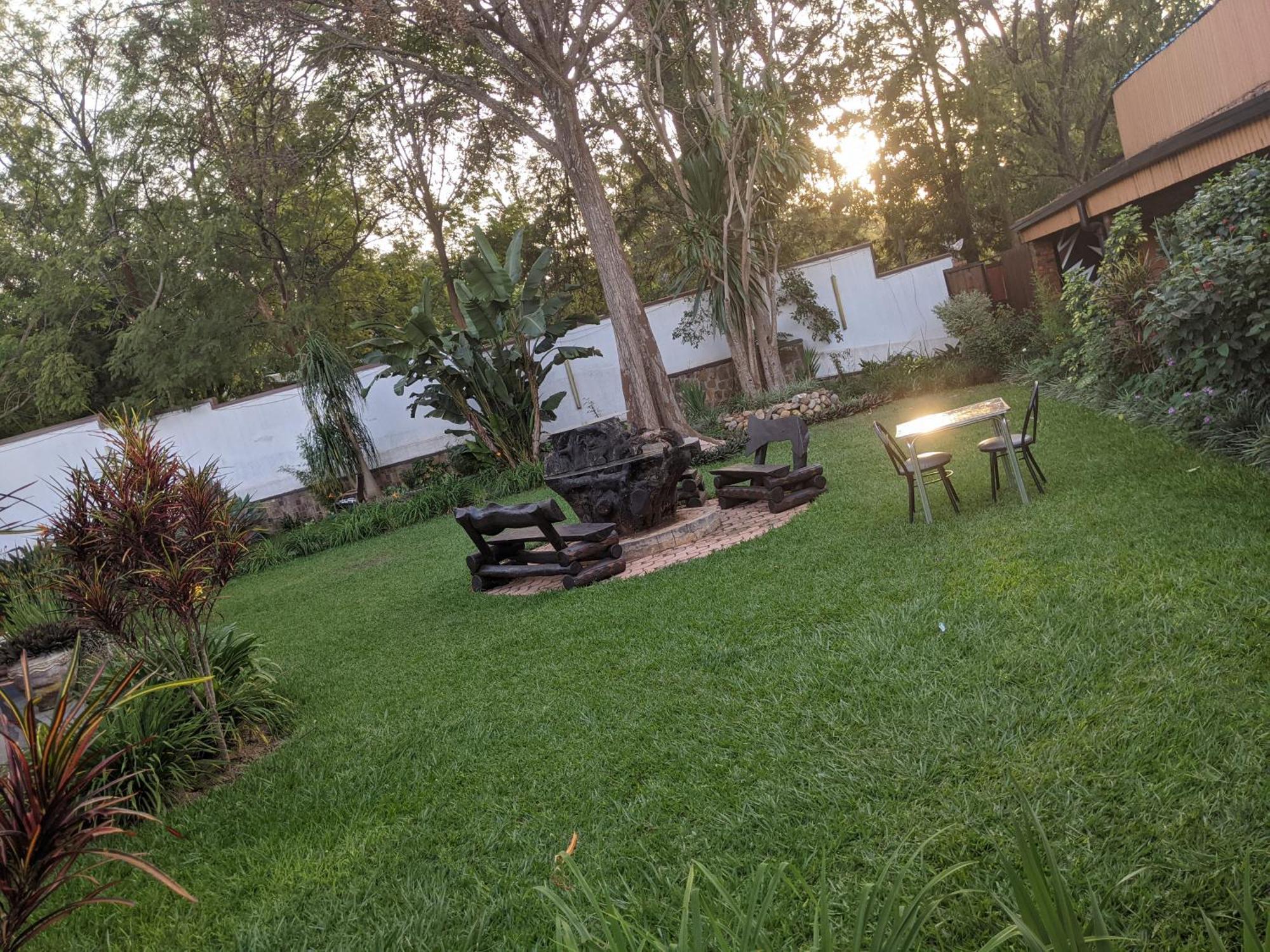 Inside Afrika Boutique Hotel Кигали Экстерьер фото